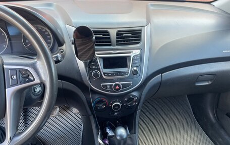 Hyundai Solaris II рестайлинг, 2013 год, 720 000 рублей, 5 фотография