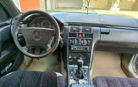 Mercedes-Benz E-Класс, 1995 год, 338 000 рублей, 12 фотография