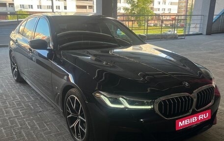 BMW 5 серия, 2022 год, 5 300 000 рублей, 2 фотография