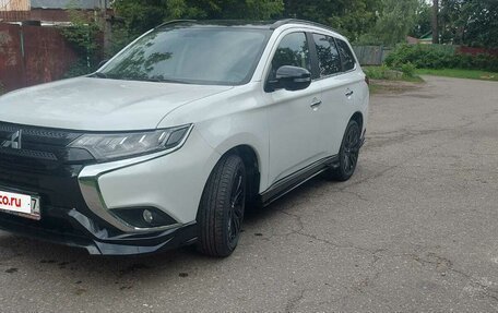 Mitsubishi Outlander III рестайлинг 3, 2022 год, 3 500 000 рублей, 4 фотография