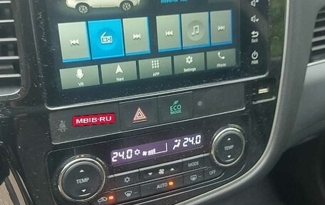 Mitsubishi Outlander III рестайлинг 3, 2022 год, 3 500 000 рублей, 9 фотография