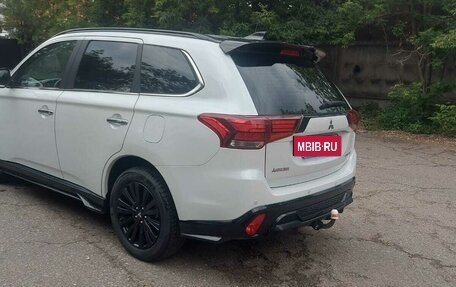 Mitsubishi Outlander III рестайлинг 3, 2022 год, 3 500 000 рублей, 5 фотография
