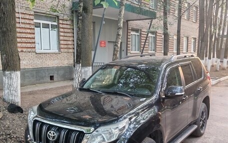 Toyota Land Cruiser Prado 150 рестайлинг 2, 2017 год, 4 000 000 рублей, 6 фотография