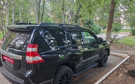 Toyota Land Cruiser Prado 150 рестайлинг 2, 2017 год, 4 000 000 рублей, 3 фотография