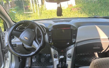 Chevrolet Cruze II, 2010 год, 720 000 рублей, 3 фотография