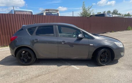 Opel Astra J, 2011 год, 720 000 рублей, 3 фотография