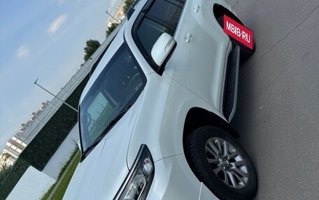 Toyota Land Cruiser Prado 150 рестайлинг 2, 2018 год, 4 300 000 рублей, 4 фотография