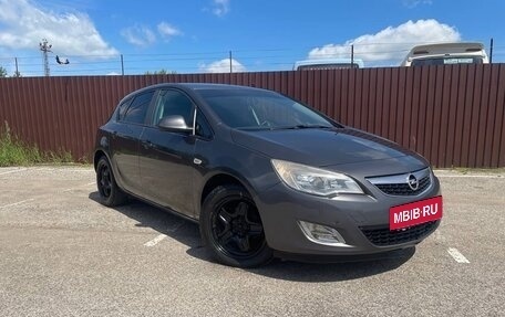Opel Astra J, 2011 год, 720 000 рублей, 2 фотография
