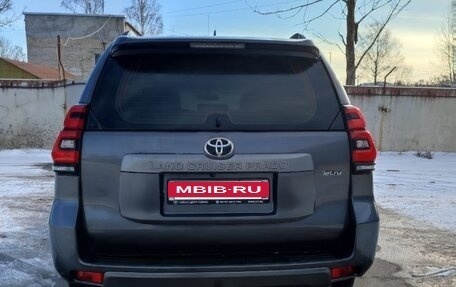 Toyota Land Cruiser Prado 150 рестайлинг 2, 2021 год, 5 000 000 рублей, 6 фотография