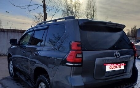 Toyota Land Cruiser Prado 150 рестайлинг 2, 2021 год, 5 000 000 рублей, 8 фотография
