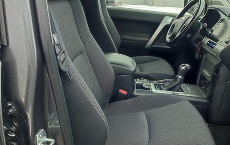 Toyota Land Cruiser Prado 150 рестайлинг 2, 2021 год, 5 000 000 рублей, 16 фотография