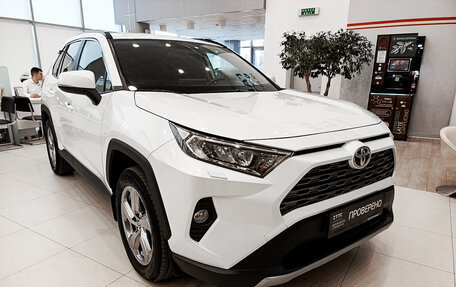 Toyota RAV4, 2021 год, 3 856 000 рублей, 7 фотография
