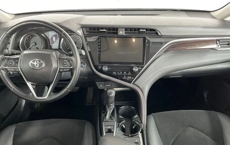 Toyota Camry, 2020 год, 2 650 000 рублей, 6 фотография