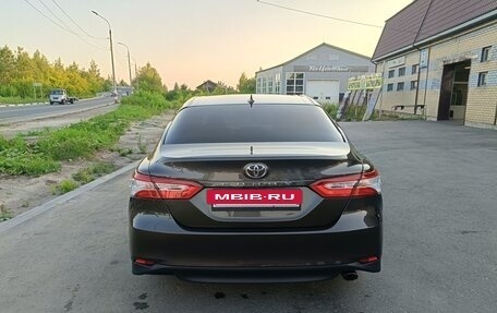 Toyota Camry, 2018 год, 3 000 000 рублей, 3 фотография