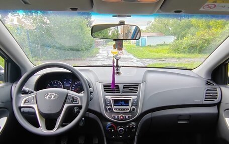 Hyundai Solaris II рестайлинг, 2015 год, 855 000 рублей, 17 фотография