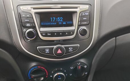 Hyundai Solaris II рестайлинг, 2015 год, 855 000 рублей, 16 фотография