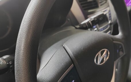 Hyundai Solaris II рестайлинг, 2015 год, 855 000 рублей, 13 фотография