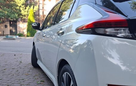 Nissan Leaf II, 2020 год, 2 490 000 рублей, 2 фотография