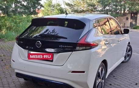 Nissan Leaf II, 2020 год, 2 490 000 рублей, 9 фотография