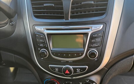 Hyundai Solaris II рестайлинг, 2013 год, 875 000 рублей, 4 фотография