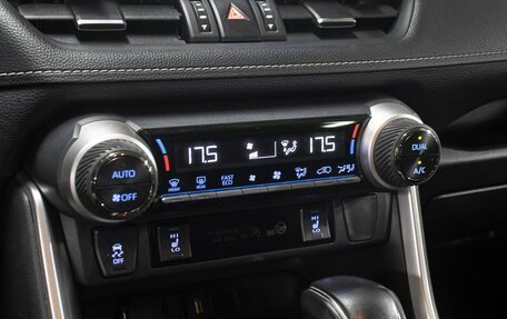 Toyota RAV4, 2021 год, 3 398 000 рублей, 18 фотография