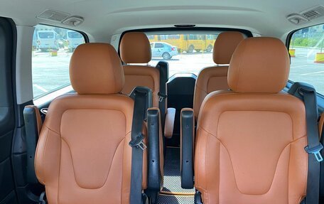 Mercedes-Benz V-Класс, 2018 год, 4 900 000 рублей, 4 фотография