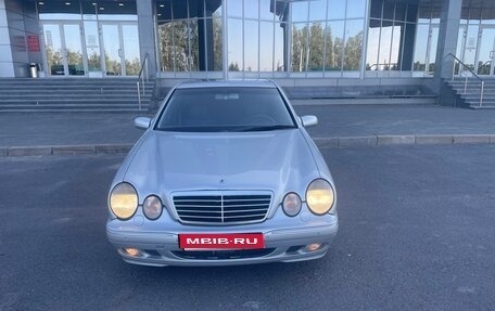 Mercedes-Benz E-Класс, 2000 год, 600 000 рублей, 1 фотография
