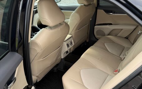 Toyota Camry, 2018 год, 2 800 000 рублей, 9 фотография