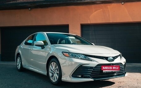Toyota Camry, 2024 год, 3 250 000 рублей, 3 фотография