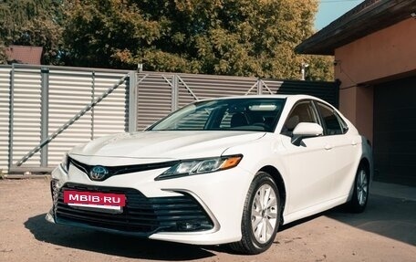 Toyota Camry, 2024 год, 3 250 000 рублей, 4 фотография