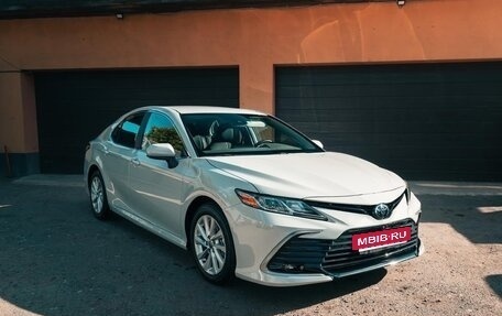 Toyota Camry, 2024 год, 3 250 000 рублей, 2 фотография