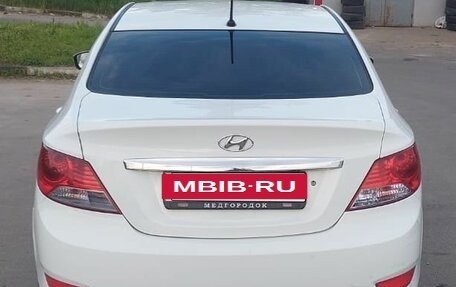 Hyundai Solaris II рестайлинг, 2013 год, 560 000 рублей, 3 фотография