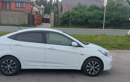 Hyundai Solaris II рестайлинг, 2013 год, 560 000 рублей, 4 фотография