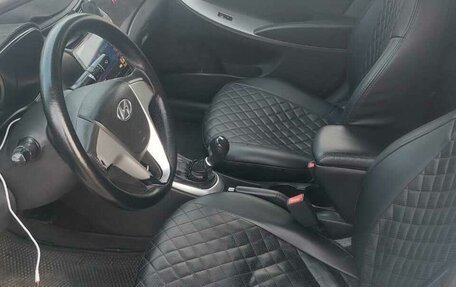 Hyundai Solaris II рестайлинг, 2013 год, 560 000 рублей, 11 фотография