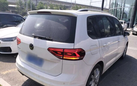 Volkswagen Touran III, 2022 год, 1 913 000 рублей, 2 фотография