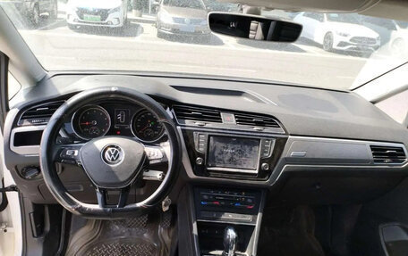 Volkswagen Touran III, 2022 год, 1 913 000 рублей, 3 фотография
