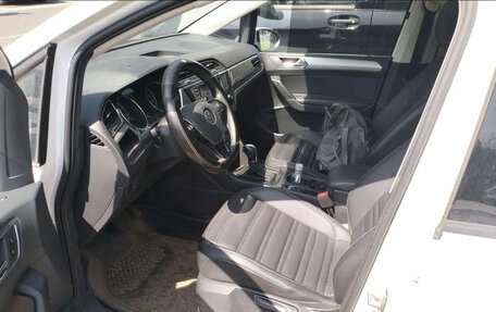 Volkswagen Touran III, 2022 год, 1 913 000 рублей, 4 фотография