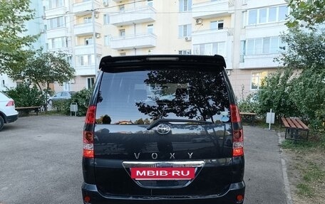 Toyota Noah III, 2004 год, 870 000 рублей, 6 фотография