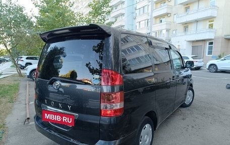 Toyota Noah III, 2004 год, 870 000 рублей, 5 фотография