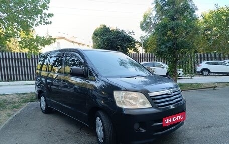 Toyota Noah III, 2004 год, 870 000 рублей, 3 фотография