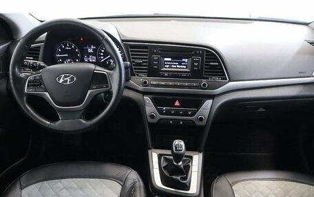 Hyundai Elantra VI рестайлинг, 2017 год, 1 114 600 рублей, 11 фотография