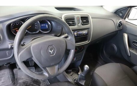 Renault Logan II, 2016 год, 574 200 рублей, 6 фотография