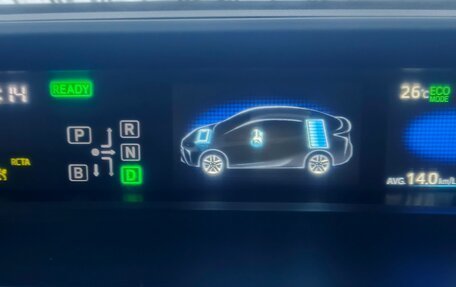 Toyota Prius IV XW50, 2019 год, 1 880 000 рублей, 18 фотография