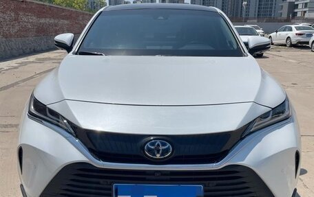 Toyota Harrier, 2022 год, 3 290 000 рублей, 2 фотография