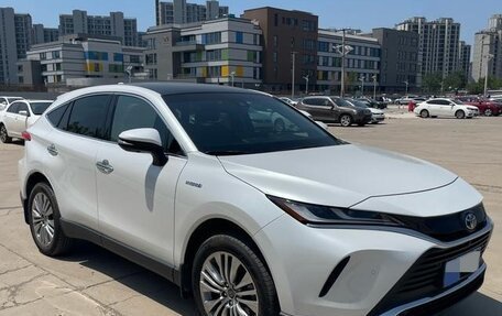 Toyota Harrier, 2022 год, 3 290 000 рублей, 3 фотография