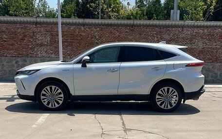 Toyota Harrier, 2022 год, 3 290 000 рублей, 7 фотография
