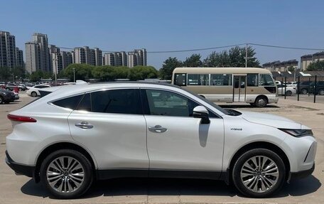 Toyota Harrier, 2022 год, 3 290 000 рублей, 4 фотография