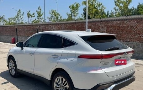 Toyota Harrier, 2022 год, 3 290 000 рублей, 5 фотография