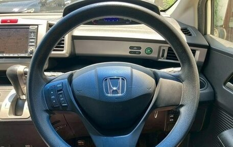 Honda Freed I, 2011 год, 725 000 рублей, 15 фотография