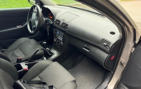 Toyota Avensis III рестайлинг, 2006 год, 800 000 рублей, 2 фотография